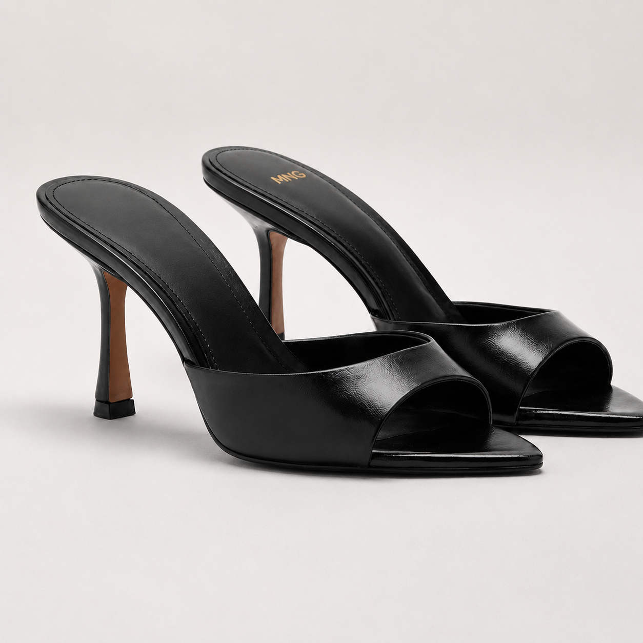 Noir Sera Mule