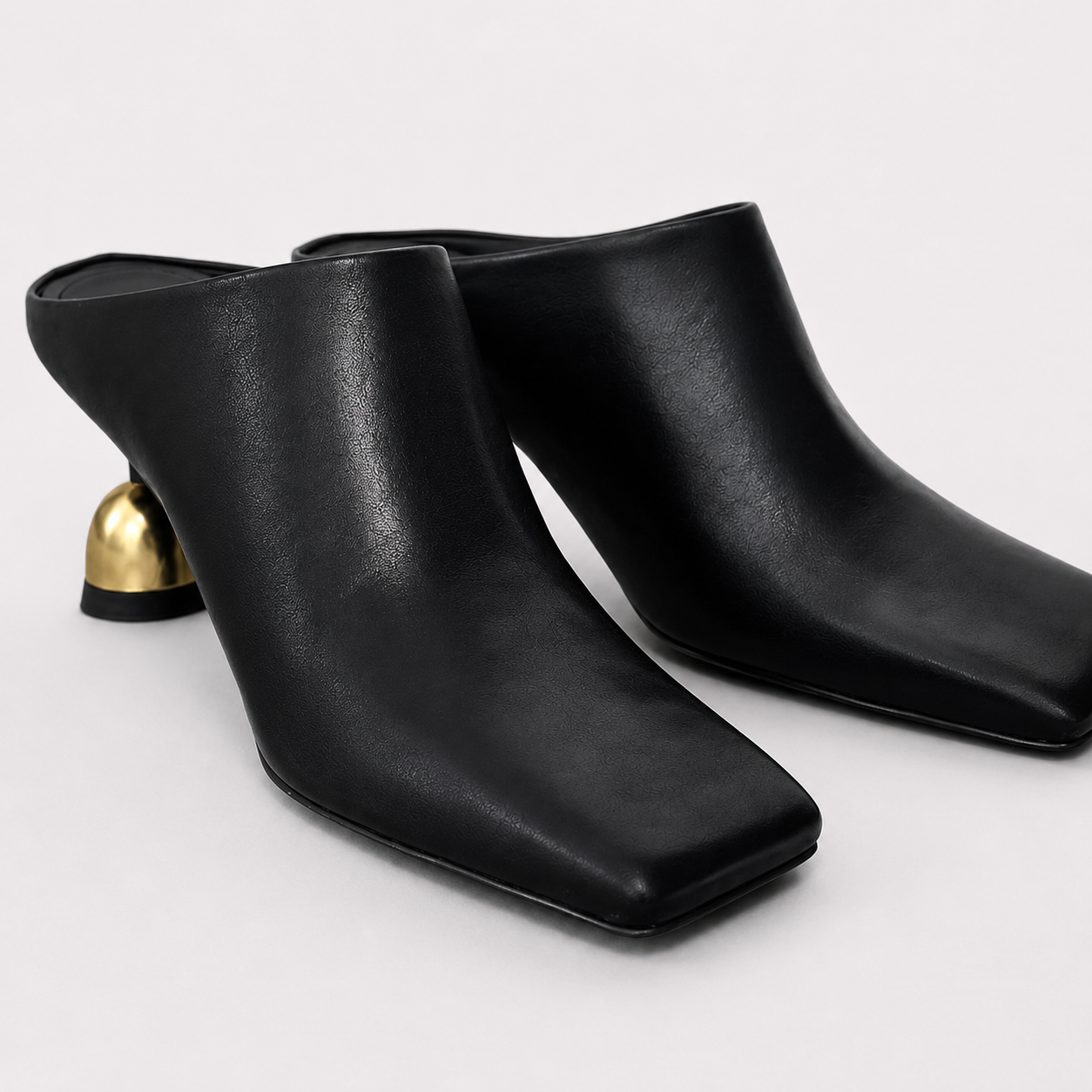 Noir Atelier Mule