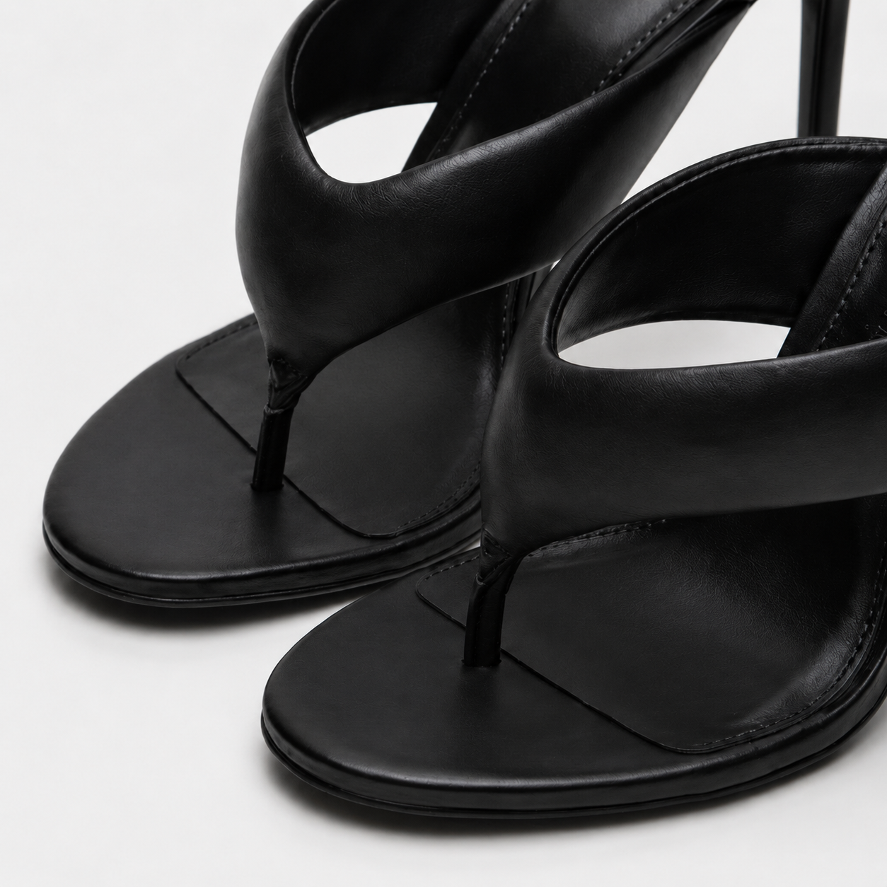 Noir Amara Toe Mule
