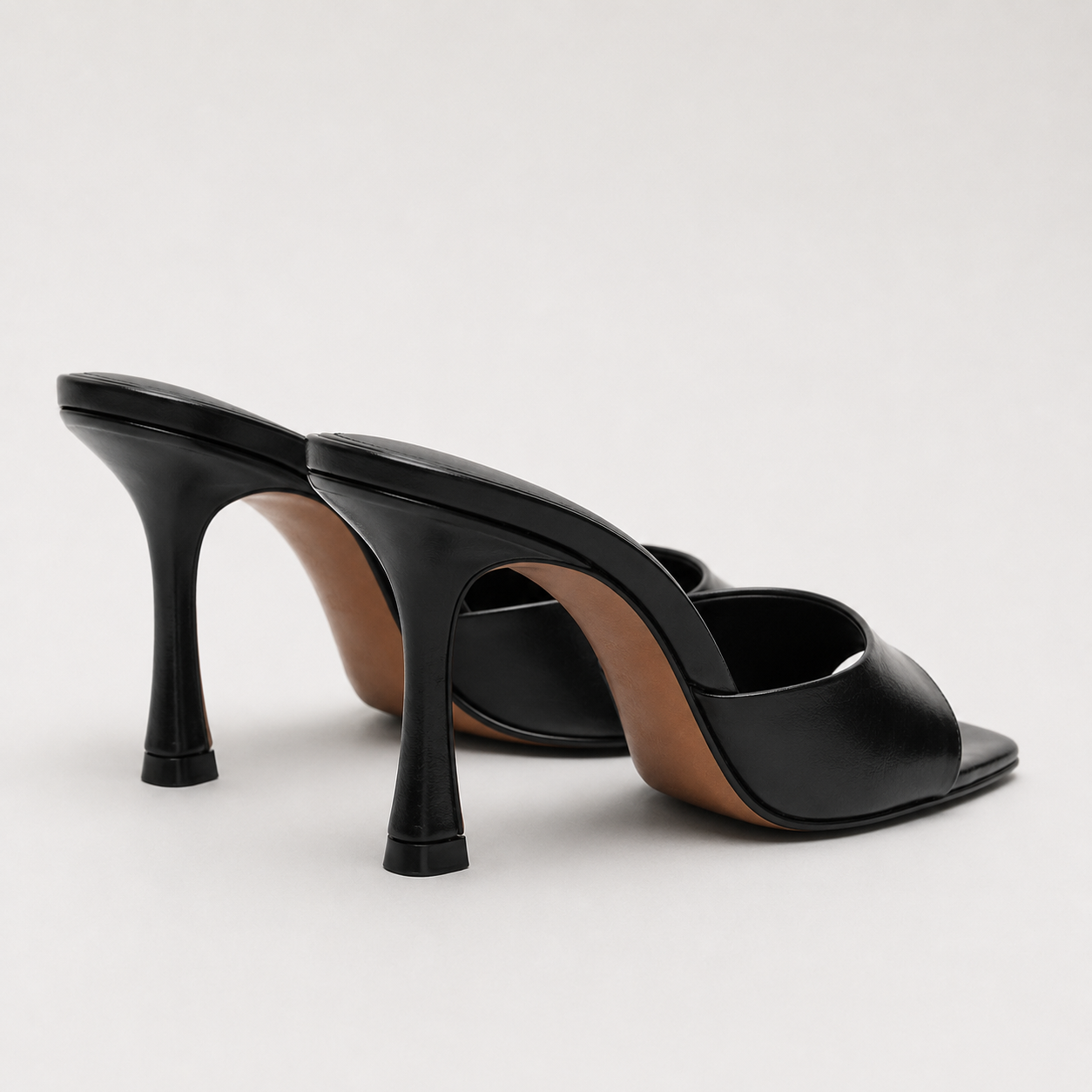 Noir Sera Mule